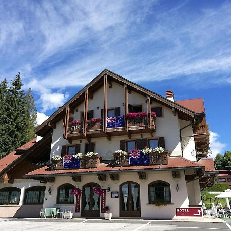 Hotel La Lepre Bianca กาลลิโอ ภายนอก รูปภาพ