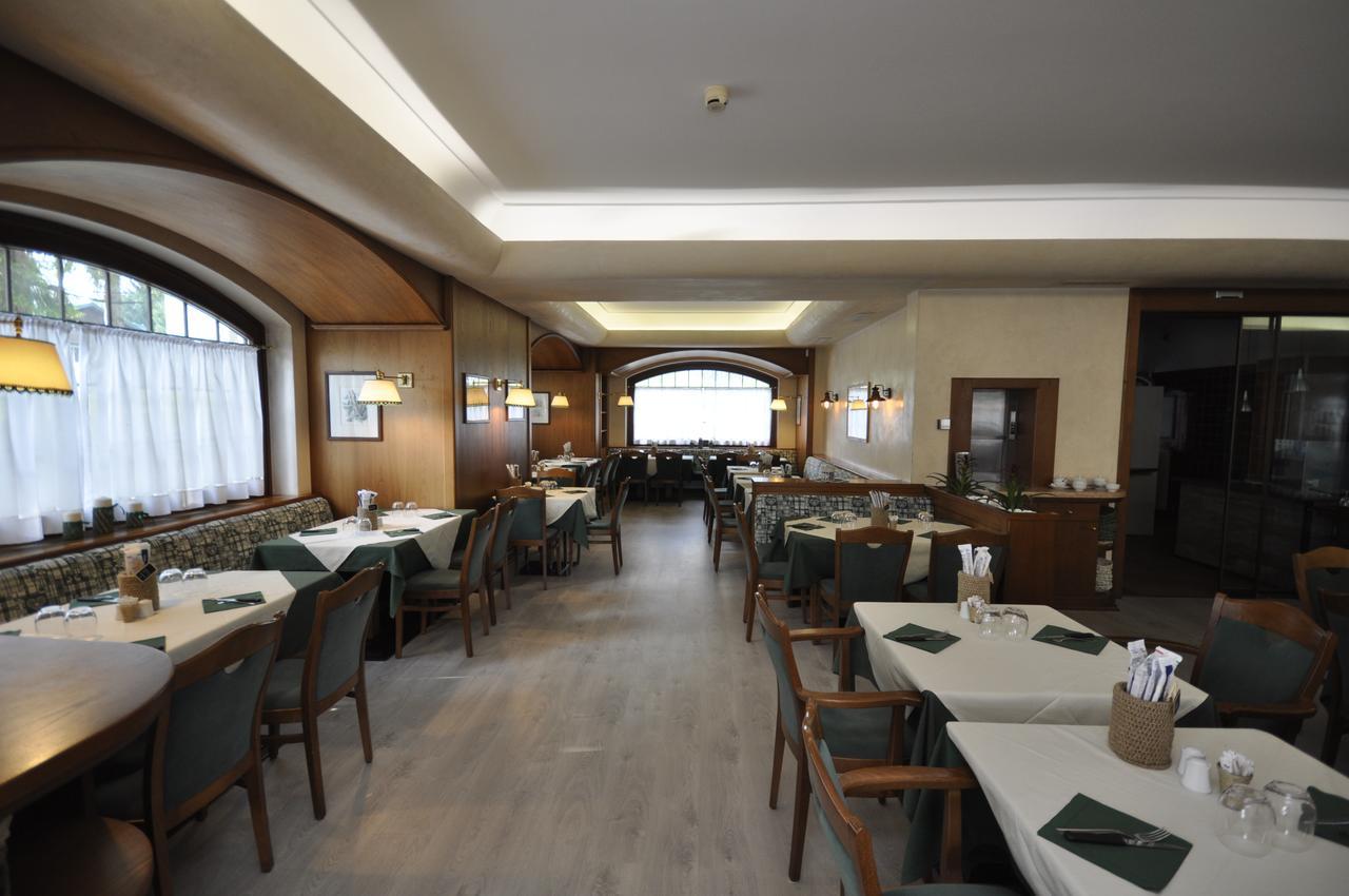 Hotel La Lepre Bianca กาลลิโอ ภายนอก รูปภาพ