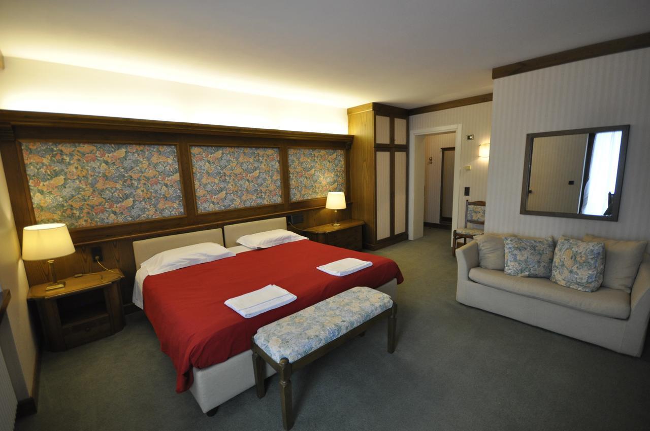 Hotel La Lepre Bianca กาลลิโอ ภายนอก รูปภาพ