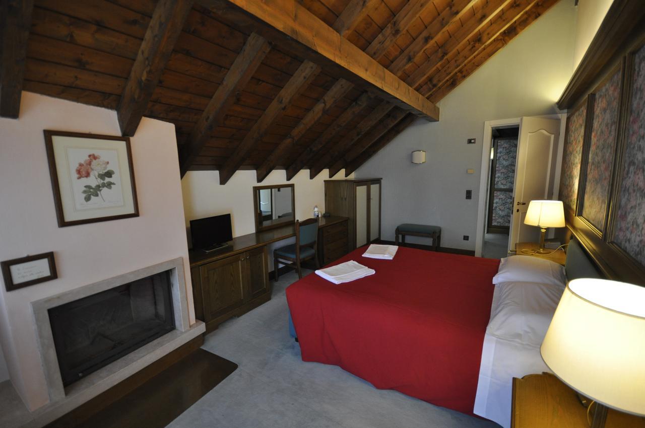 Hotel La Lepre Bianca กาลลิโอ ภายนอก รูปภาพ